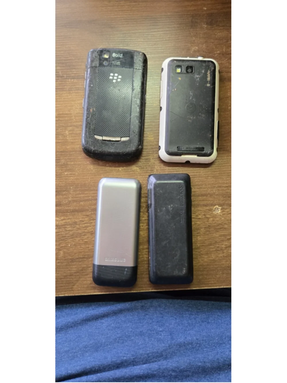 Vintage Lot Of 4 Cellphones Samsung Kyocera Motorola Blackberry Untested